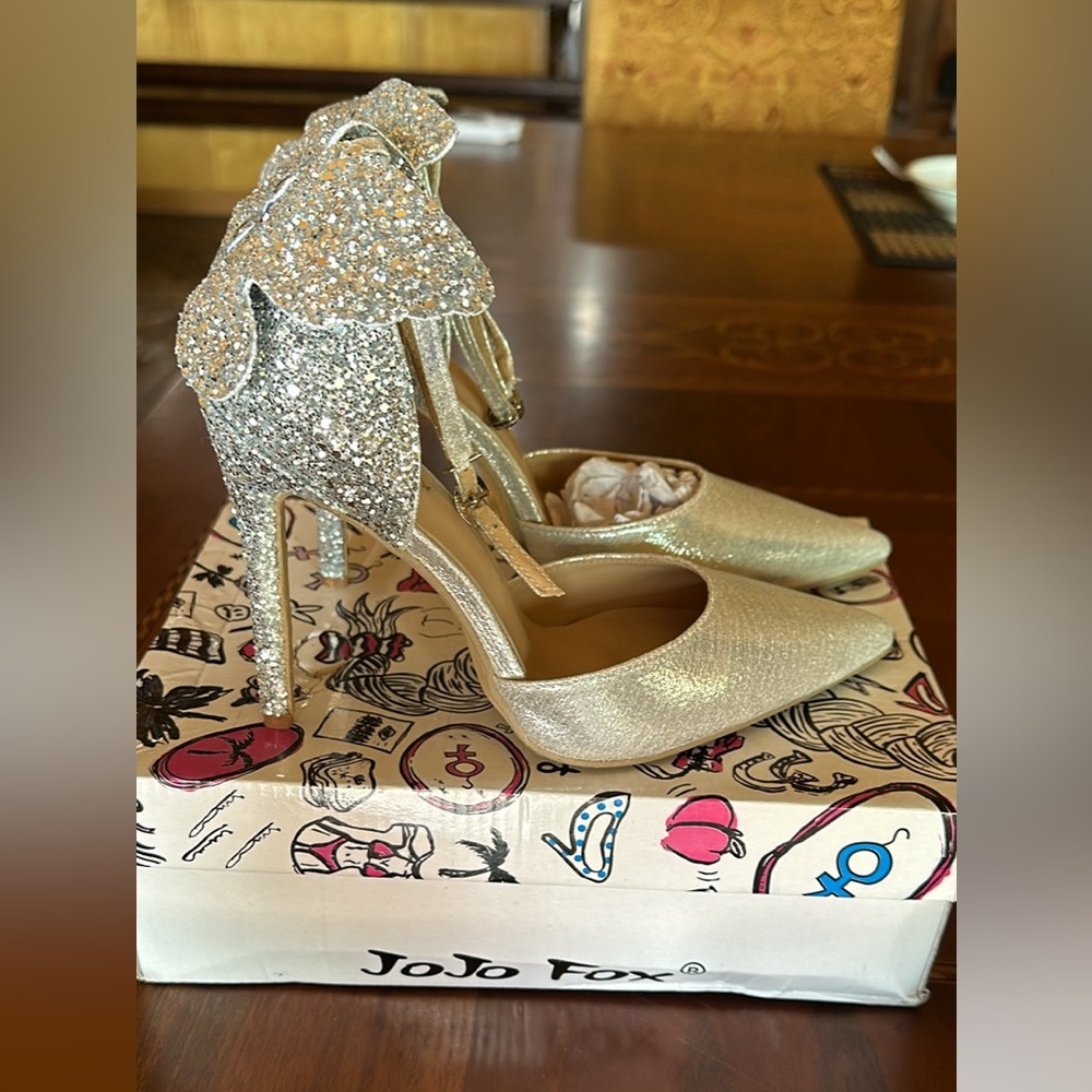 JOJO FOX SIZE 38/7.5 US Sparkly Butterfly Heel